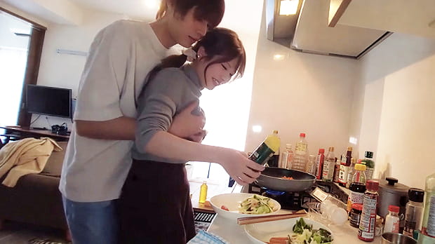 セフレとラブラブな中出しSEXする巨乳シングルマザー