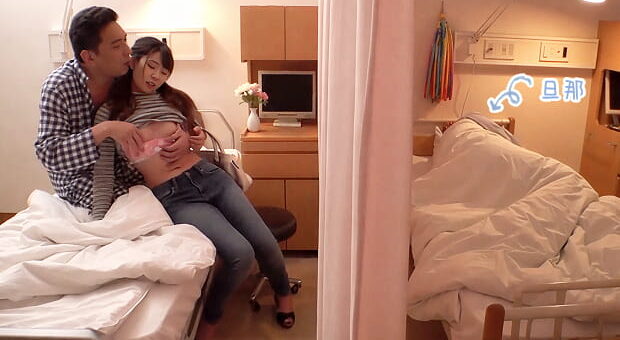 旦那のお見舞いに来ていた奥さんを中出しで寝取る