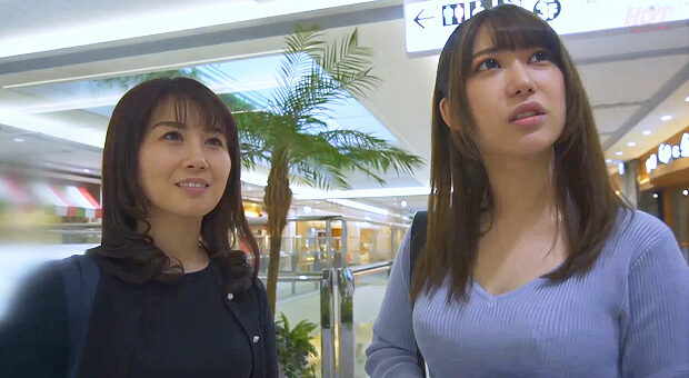 美人な母娘をナンパして親子丼3P