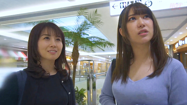 美人な母娘をナンパして親子丼3P