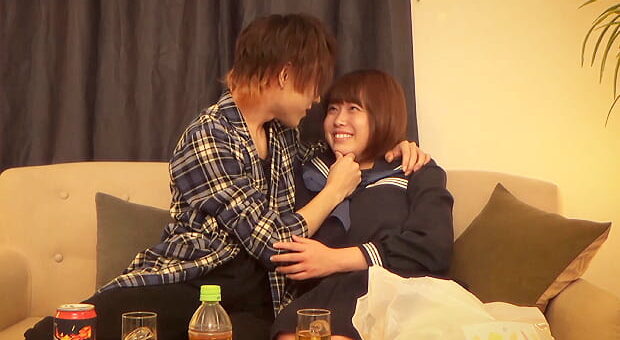 アプリで知り合ったヤリチンと処女喪失SEXする巨乳JK