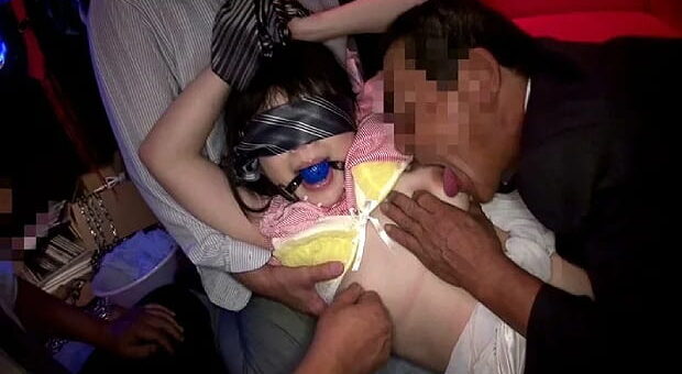中年オヤジに監禁されマゾ調教される美少女