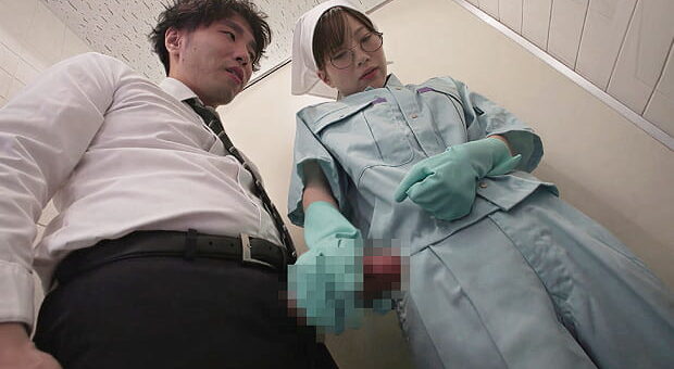 地味な清掃員にセンズリ見せつけたら