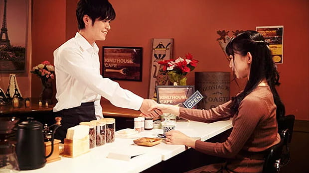 イケメン店長と不倫堕ちする若妻