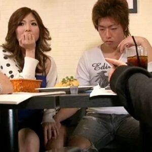 カフェで親友の彼氏をこっそり寝取る悪女