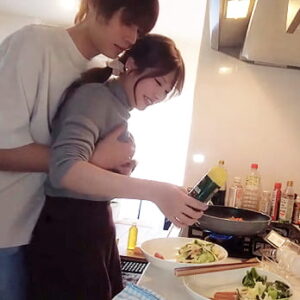 セフレとラブラブな中出しSEXする巨乳シングルマザー