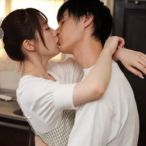 バイトの先輩と浮気エッチする美少女