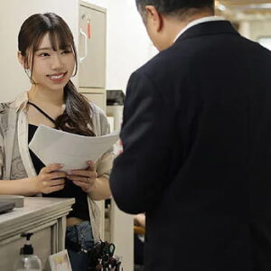 営業中の店内で不倫する人妻美容師